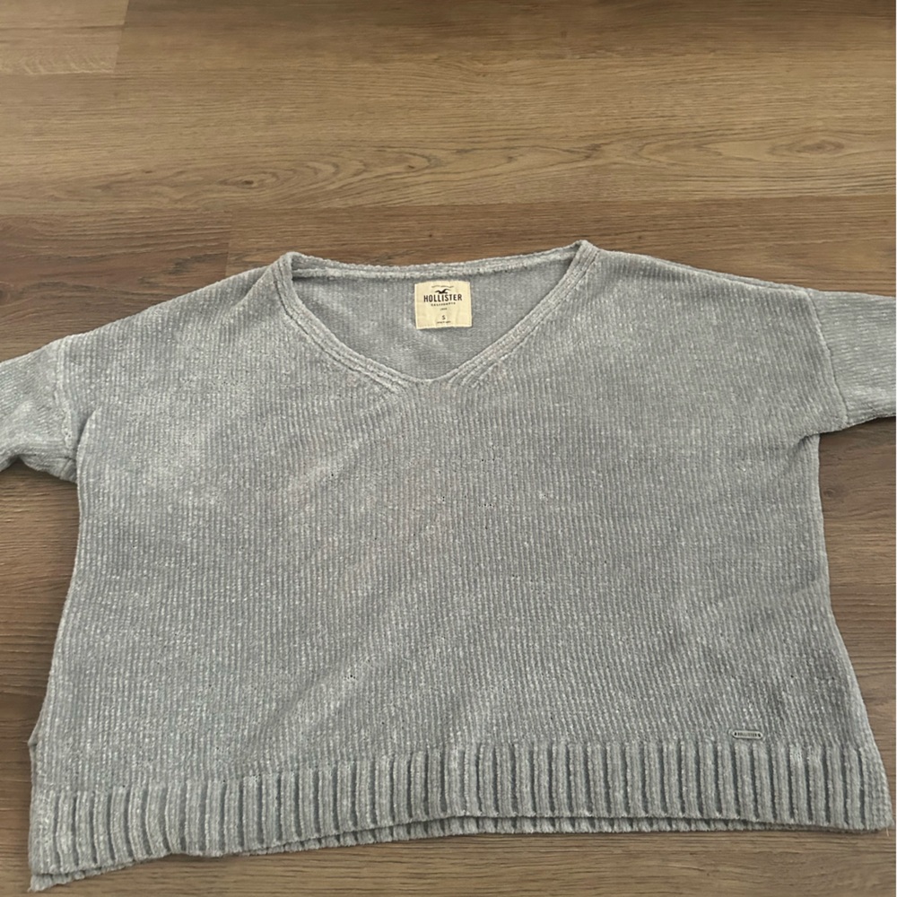 Hollister Women's V-Neck Sweater in Light Gray